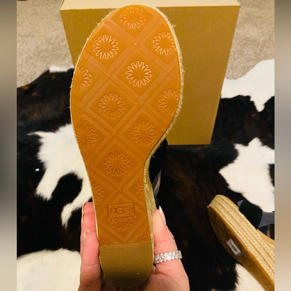 UGG wedge sandals size 7. Brand New - Picture 5 of 7
